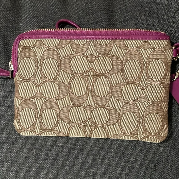 Coach Logo Wristlet With Card Slots - Gold Hardware - Picture 3 of 4